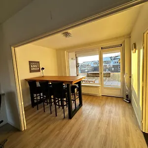 Apartment Lovely 2-bedroom With Balcony 