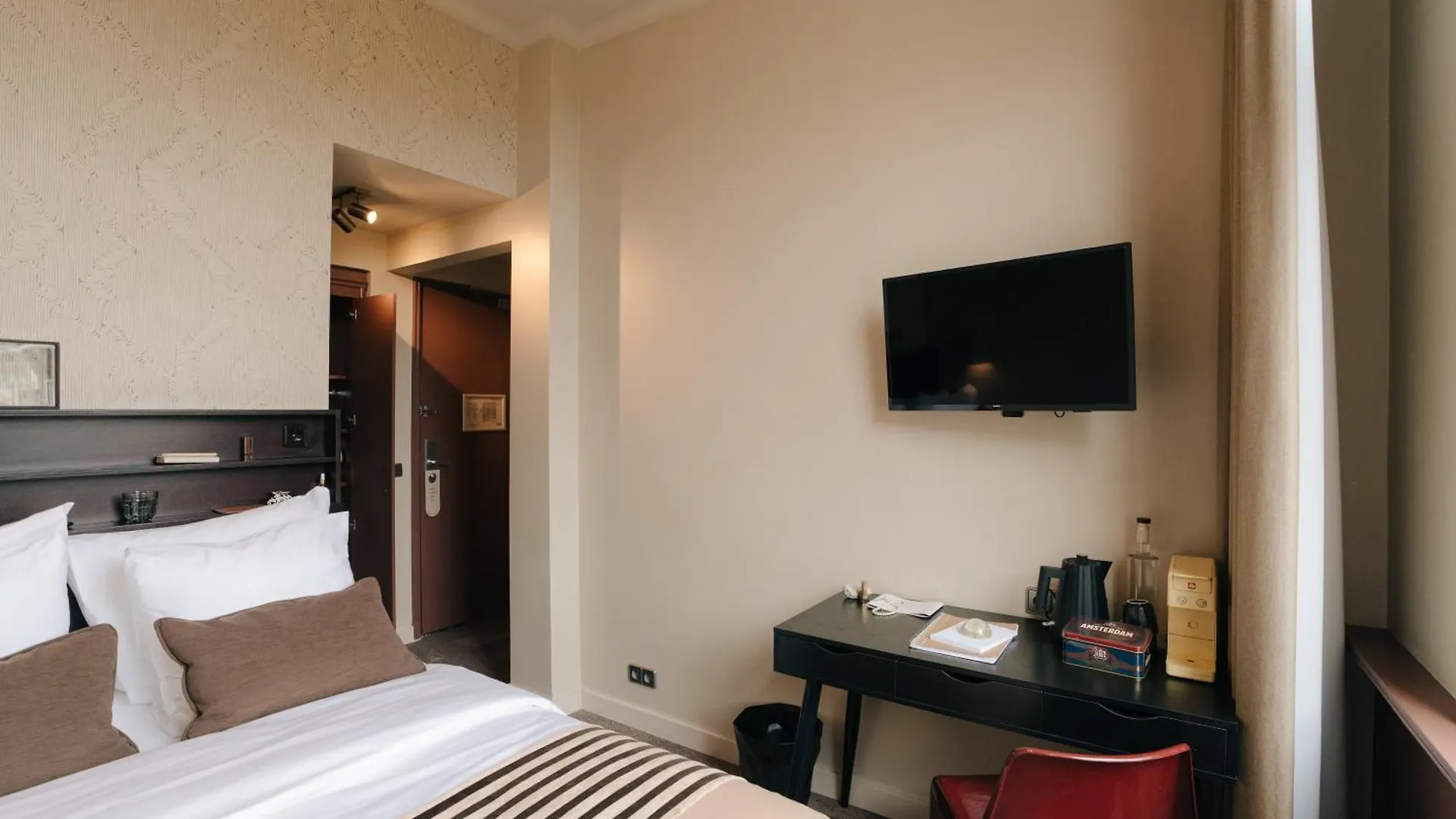 אמסטרדם Hotel Omega 3*,